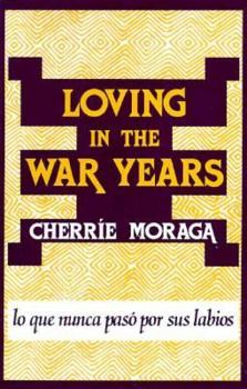 Paperback Loving in the War Years: Lo Que Nunca Pas Por Sus Labios Book