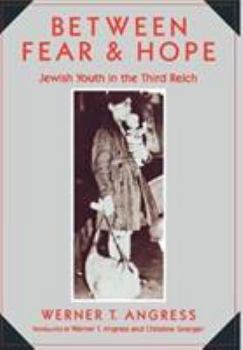 Hardcover Between Fear and Hope: Jewish Youth in the Third Reich Book