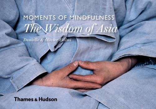 Hardcover Moments of Mindfulness: The Wisdom of Asia /anglais Book