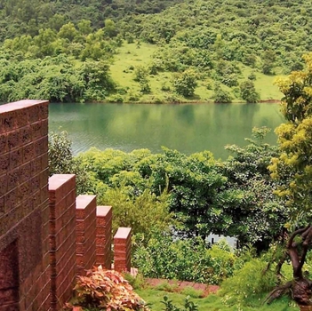 Hardcover Spaces Inspired by Nature: Shirish Beri Book