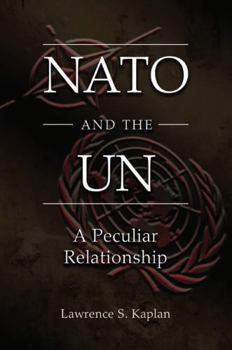 Paperback NATO and the UN: A Peculiar Relationship Book
