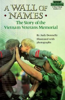 Paperback A Wall of Names: The Story of the Vietnam Veterans Memorial Book