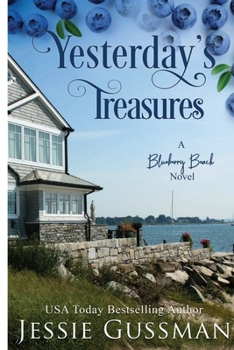 Paperback Yesterday's Treasures Large Print Edition: Blueberry Beach Sweet Romance Book 1 [Large Print] Book