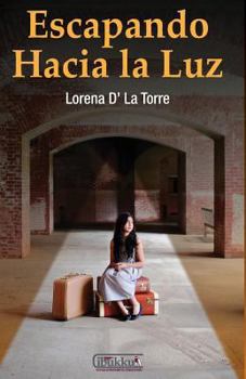 Paperback Escapando hacia la luz: Una historia de superacion y crecimiento [Spanish] Book