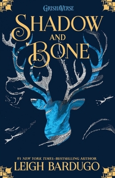 Paperback Shadow and Bone [Large Print] Book