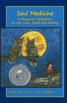 Paperback Soul Medicine: A Physician's Reflections on Life, Love, Death and Healing Book