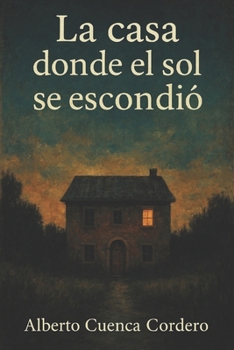 Paperback La casa donde el sol se escondió [Spanish] Book