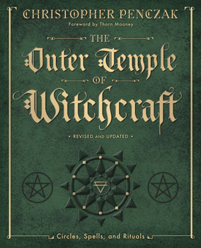 Paperback The Outer Temple of Witchcraft: Circles, Spells and Rituals Book