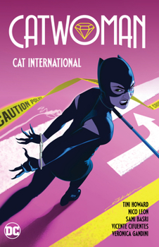 Paperback Catwoman Vol. 2: Cat International Book