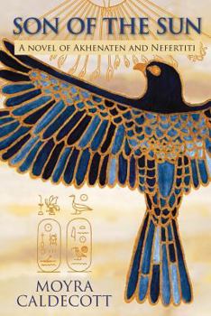 Paperback Son of the Sun: Akhenaten and Nefertiti - A Novel [Large Print] Book