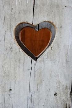 Paperback A Rustic Chic Wooden Heart and a Whitewashed Board Love Journal: 150 Page Lined Notebook/Diary Book