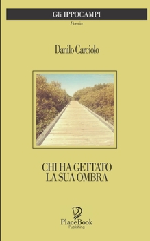Paperback Chi ha gettato la sua ombra: Poesie [Italian] Book