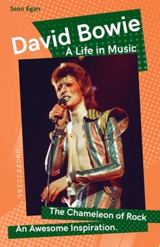 Paperback David Bowie: A Life in Music Book