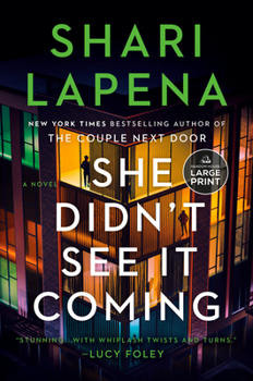 Paperback She Didn't See It Coming [Large Print] Book