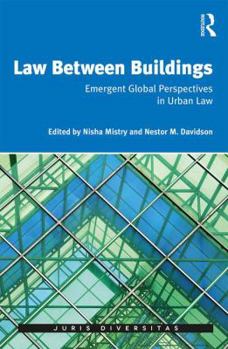 Hardcover Law Between Buildings: Emergent Global Perspectives in Urban Law Book