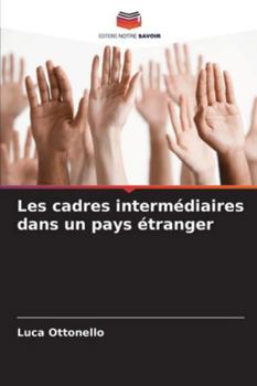 Paperback Les cadres intermédiaires dans un pays étranger [French] Book