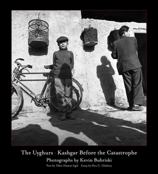 Hardcover The Uyghurs: Kashgar Before the Catastrophe [Uighur] Book