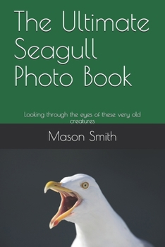 Paperback The Ultimate Seagull Photo Book: Looking through the eyes of these very old creatures Book