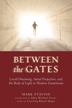 Paperback Between the Gates: Lucid Dreaming, Astral Projection, and the Body of Light in Western Esotericism Book