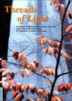 Paperback Threads of Light: Chinese Embroidery from Suzhou and the Photography of Robert Glenn Ketchum Book