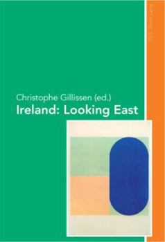 Paperback Ireland: Looking East [French] Book
