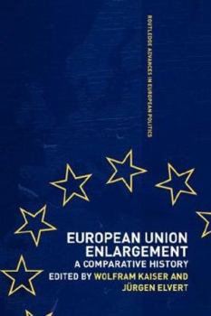 Paperback European Union Enlargement: A Comparative History Book