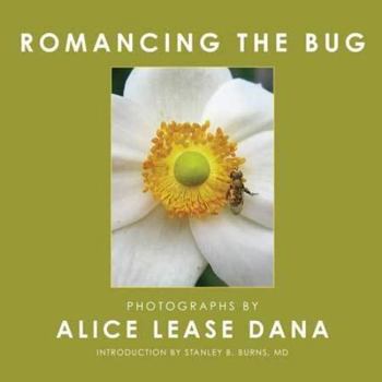 Hardcover Romancing the Bug: Photographs By Alice Lease Dana Book