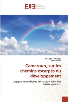 Paperback Cameroun, sur les chemins escarpés du développement [French] Book