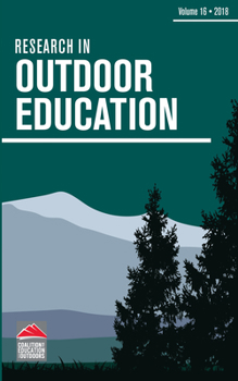 Paperback Research in Outdoor Education: Volume 16 Book