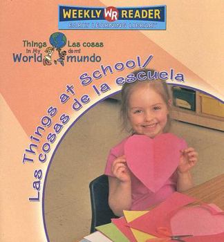 Paperback Things at School / Las Cosas de la Escuela [Spanish] Book