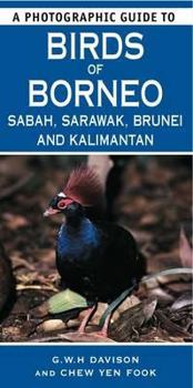 Paperback A Photographic Guide to Birds of Borneo: Sabah, Sarawak, Brunei and Kalimantan. Text by G.W.H. Davison Book