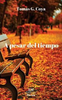 Paperback A pesar del tiempo [Spanish] Book