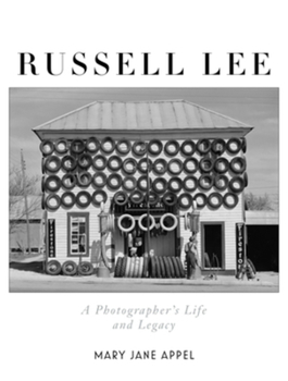 Hardcover Russell Lee: A Photographer's Life and Legacy Book