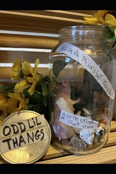 Paperback Odd Lil Thangs: A Collection of Short Stuff Book