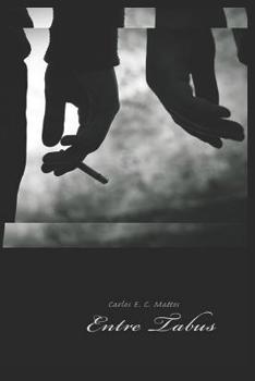 Paperback Entre Tabus [Portuguese] Book