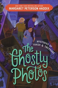 Paperback Mysteries of Trash and Treasure: The Ghostly Photos Book