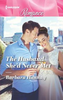 Mass Market Paperback The Husband She'd Never Met [Large Print] Book