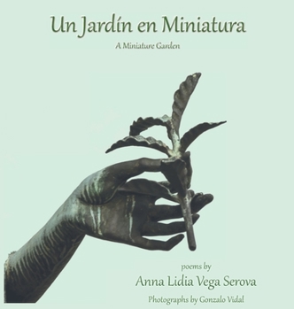 Hardcover Un Jardín en Miniatura [Spanish] Book
