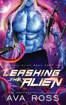 Paperback Leashing the Alien: A Sci-fi Alien Romance Book