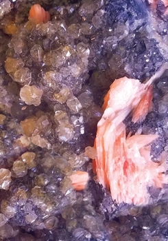 Yearless Weekly Planner - Yellow Quartz: (7 x 10) Including: 2020, 2021, & 2022 Calendars (Crystal Photography)