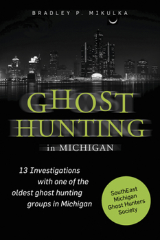 Paperback Ghost Hunting in Michigan Book