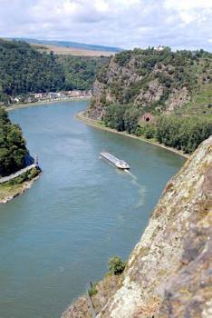 Paperback Boat on the Rhine River in Germany Journal: Take Notes, Write Down Memories in this 150 Page Lined Journal Book