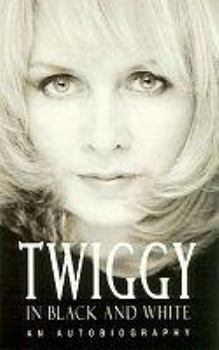 Paperback Twiggy in black and white Book