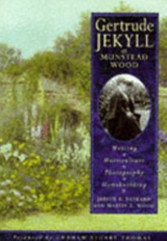 Hardcover Gertrude Jekyll At Munstead Wood Book