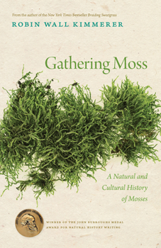 Paperback Gathering Moss: A Natural and Cultural History of Mosses Book