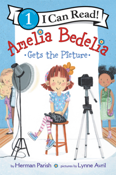 Paperback Amelia Bedelia Gets the Picture Book