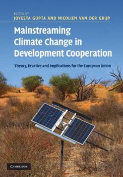 Hardcover Mainstreaming Climate Change in Development Cooperation Book