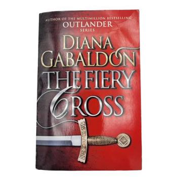 Paperback Fiery Cross - An Outlander Novel Book