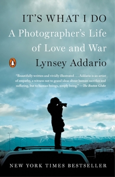 Paperback It's What I Do: A Photographer's Life of Love and War Book