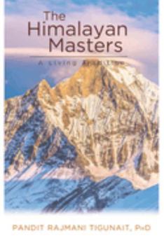 Paperback The Himalayan Masters: A Living Tradition Book